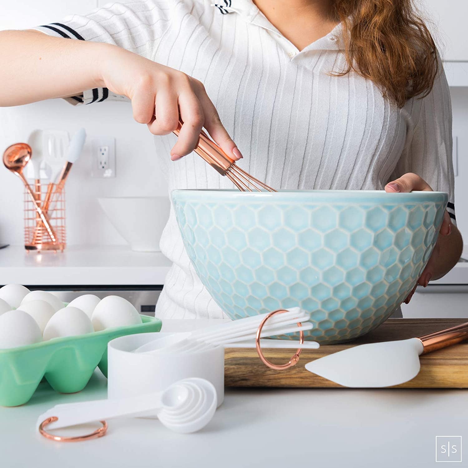 White Silicone and Copper Kitchen Utensils Set with Holder - 17-Piece Rose Gold Cooking Tools for Nonstick Cookware