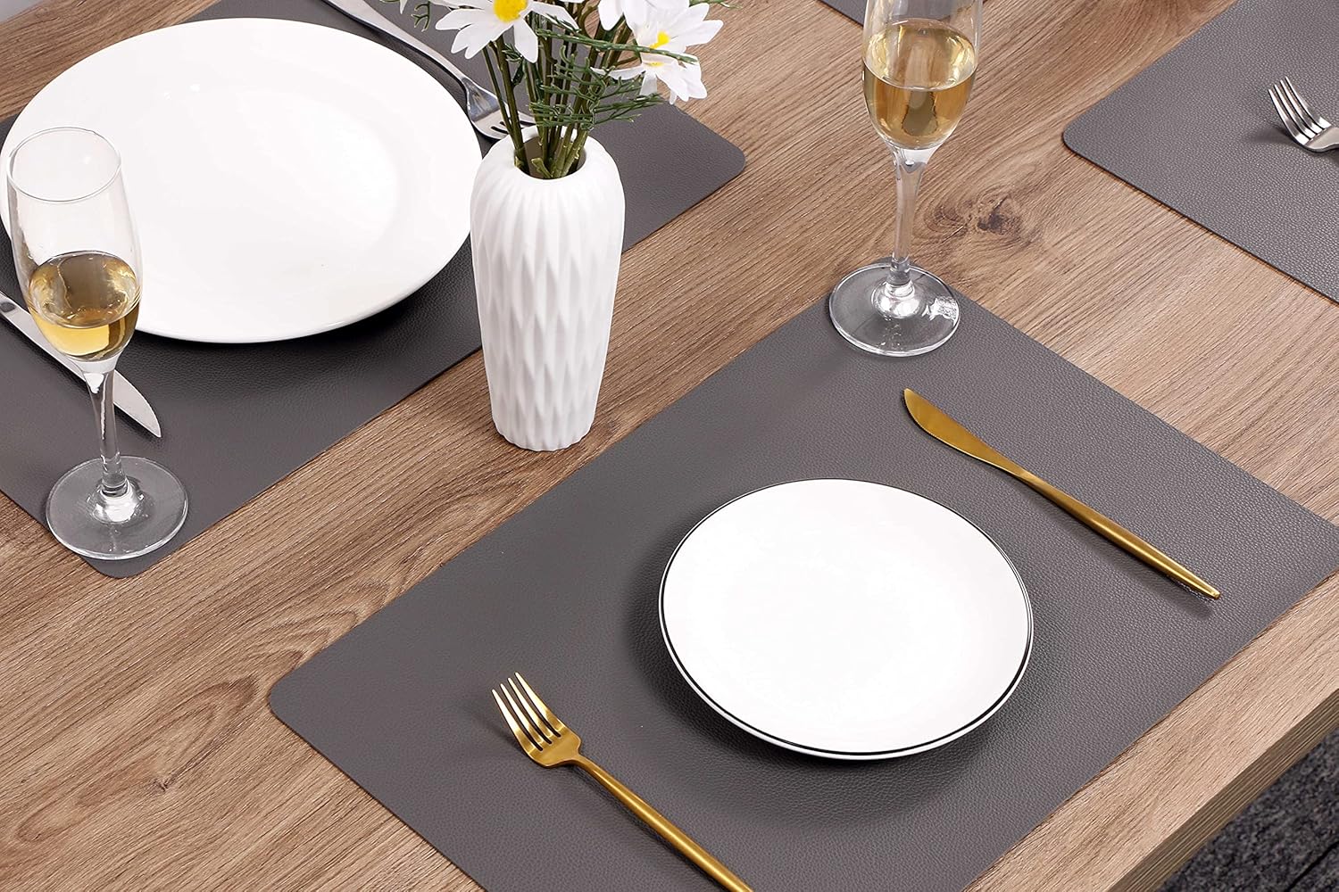 Wipeable Placemats Leather Table Mats Waterproof Heat-Resistant Easy to Clean for Dining Table Set Kitchen Table