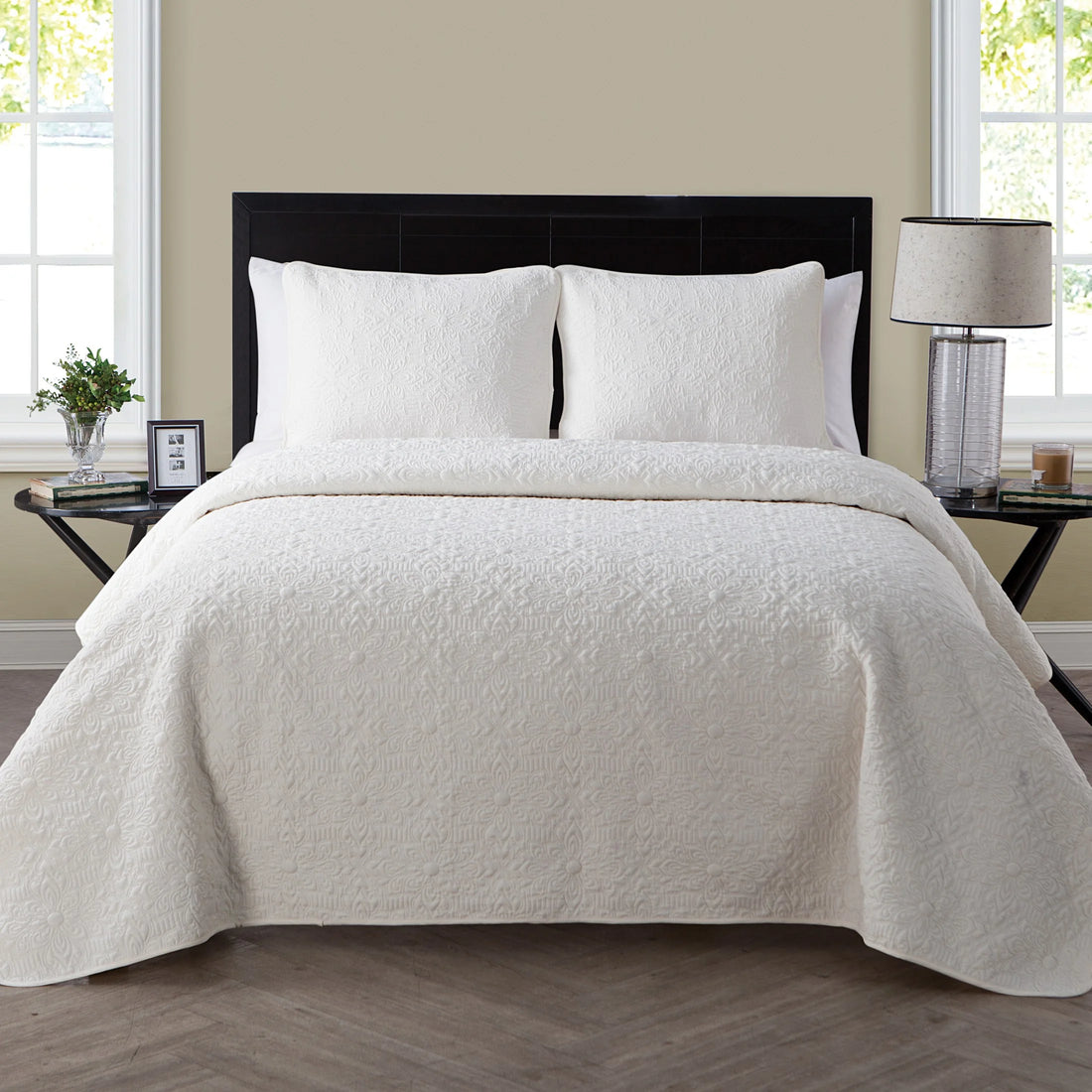 Caroline 2-Piece White Floral Quilt Set, Twin, Adult, Unisex